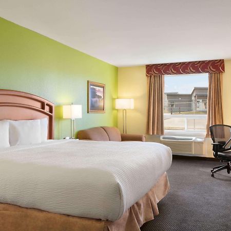 Days Inn & Suites By Wyndham Thompson Zewnętrze zdjęcie