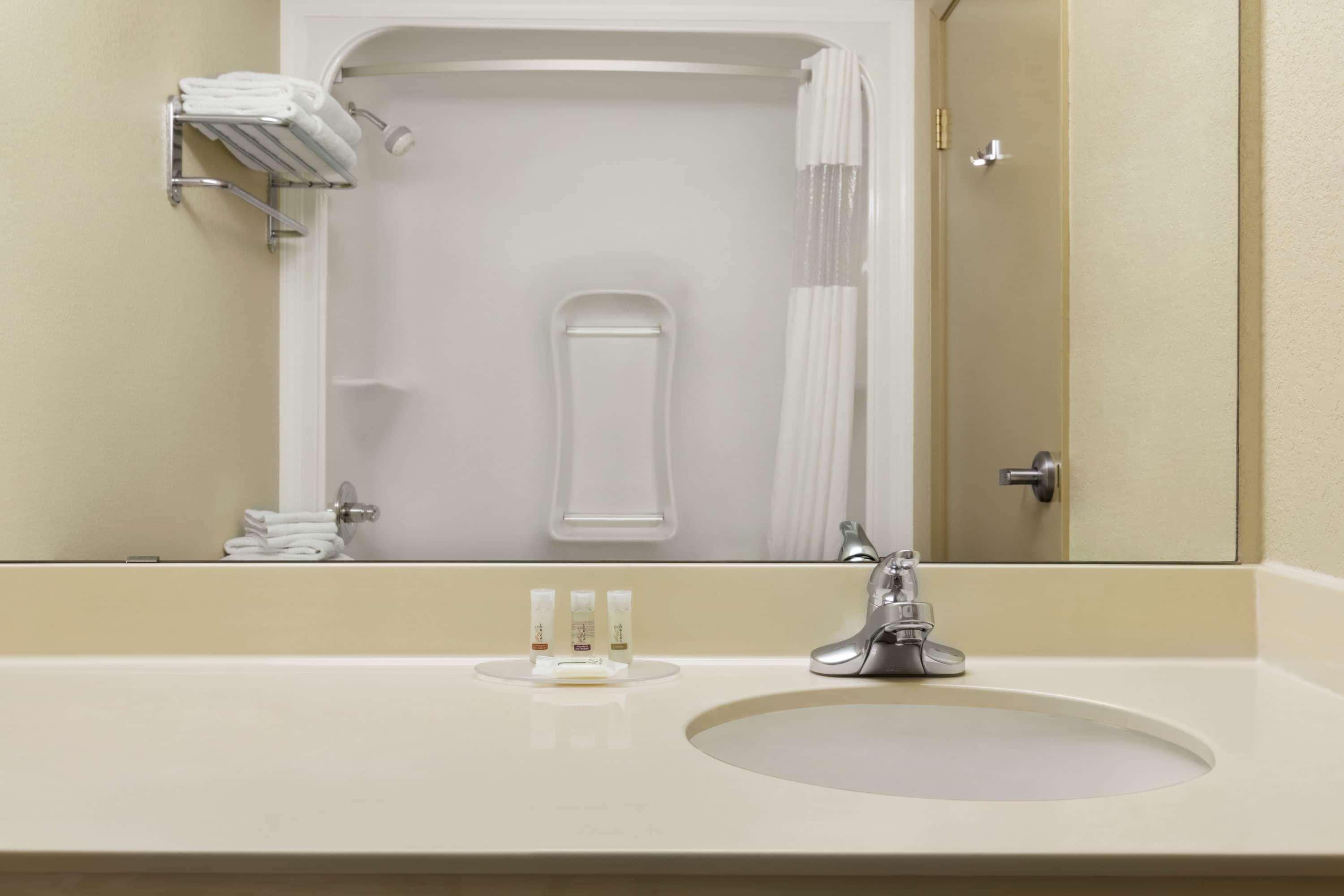 Days Inn & Suites By Wyndham Thompson Zewnętrze zdjęcie