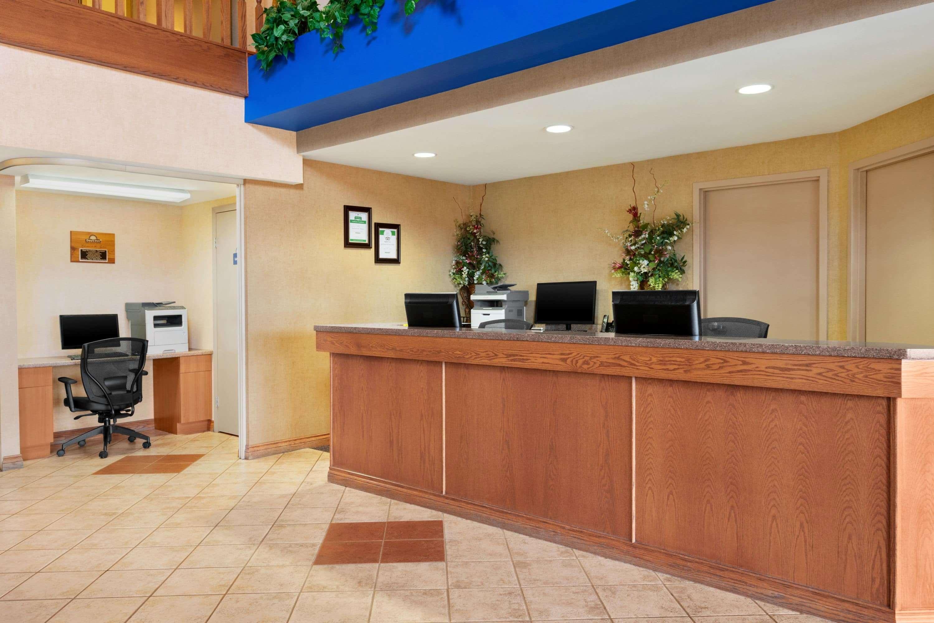 Days Inn & Suites By Wyndham Thompson Zewnętrze zdjęcie