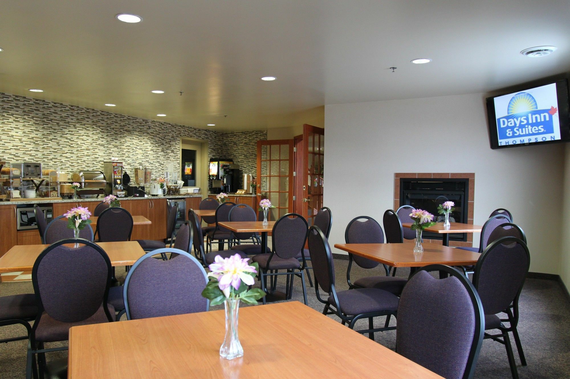 Days Inn & Suites By Wyndham Thompson Zewnętrze zdjęcie